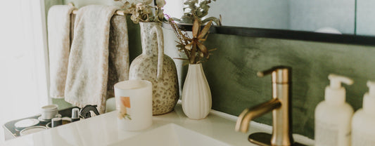 Comment associer porte serviette et déco de salle de bain ?