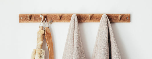 Porte-serviette bois : chaleur et style dans la salle de bain