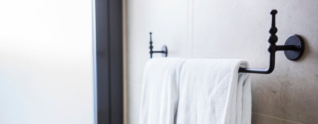 Quelle est la meilleure façon de fixer un porte-serviettes ?