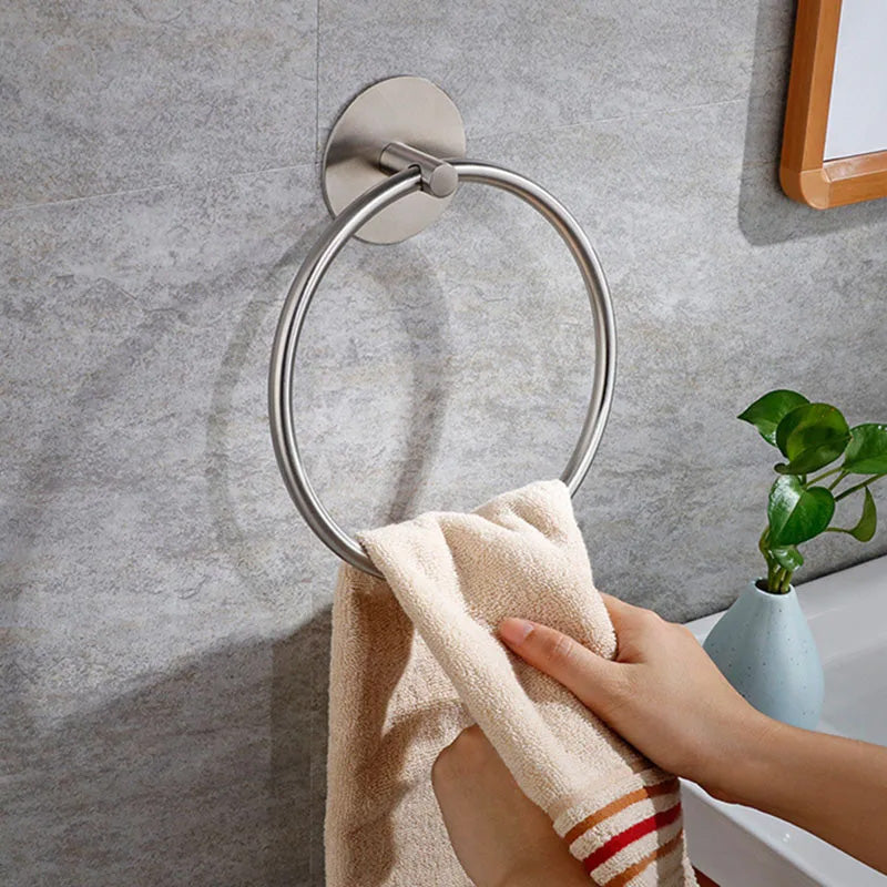 Un porte serviette mural en inox robuste
