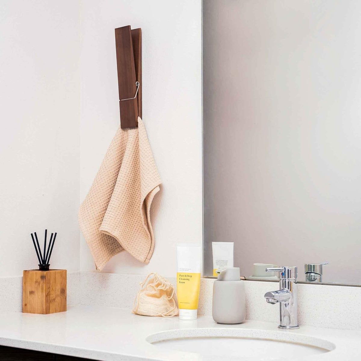Porte serviette mural : une touche industrielle pour votre salle de bain
