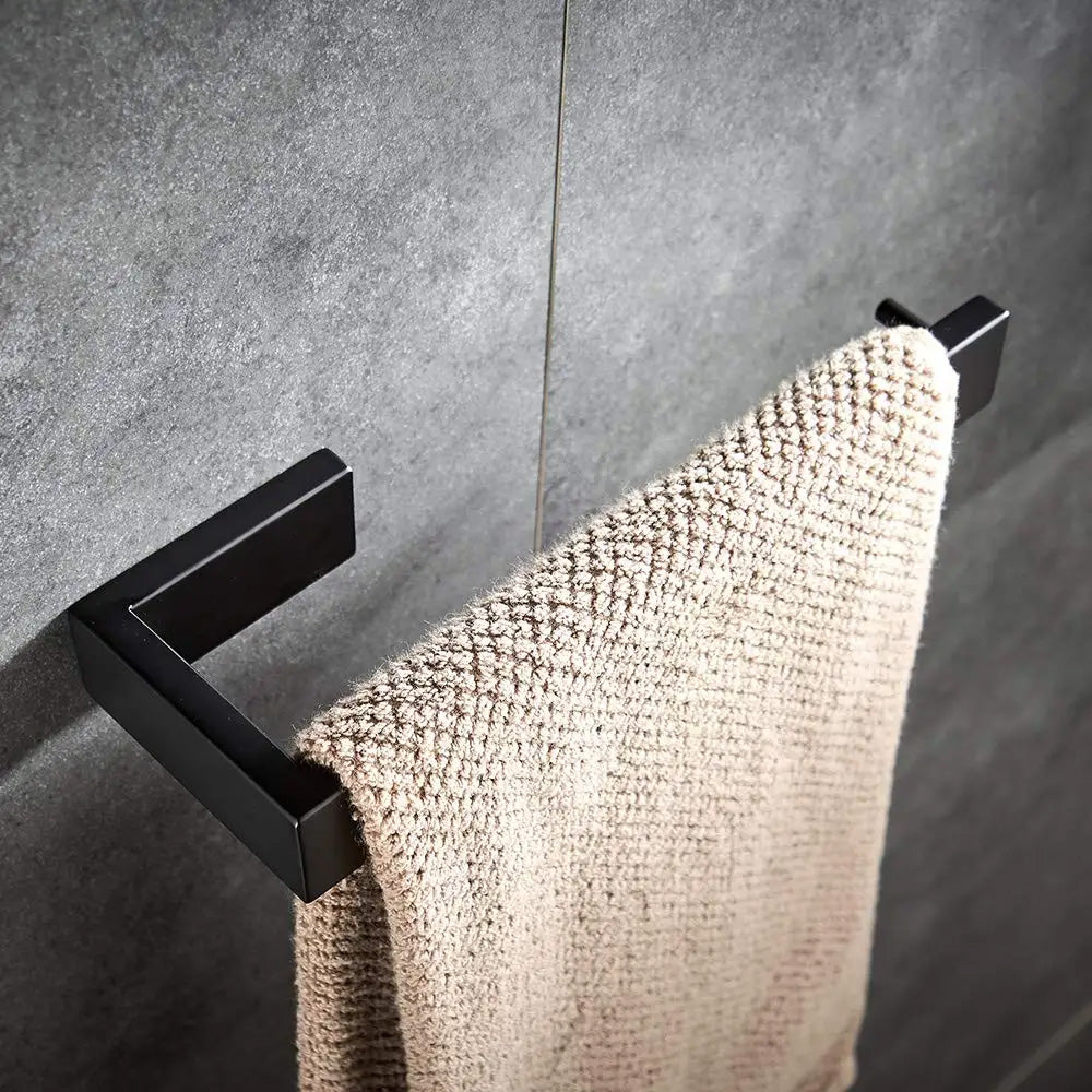 Un porte serviette sans percer pour une salle de bain moderne