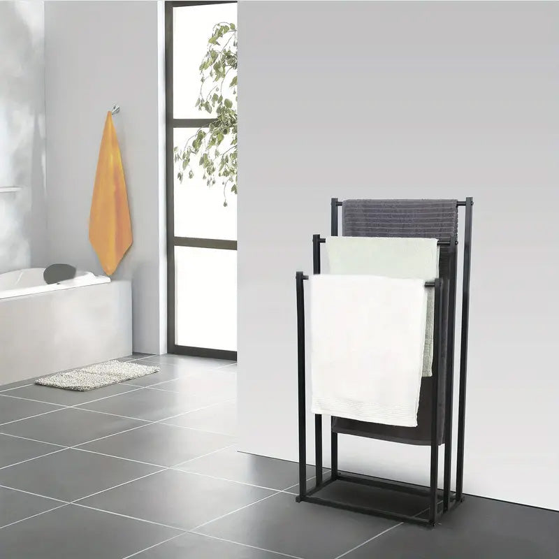 Un porte serviette sur pied ingénieux pour votre salle de bain