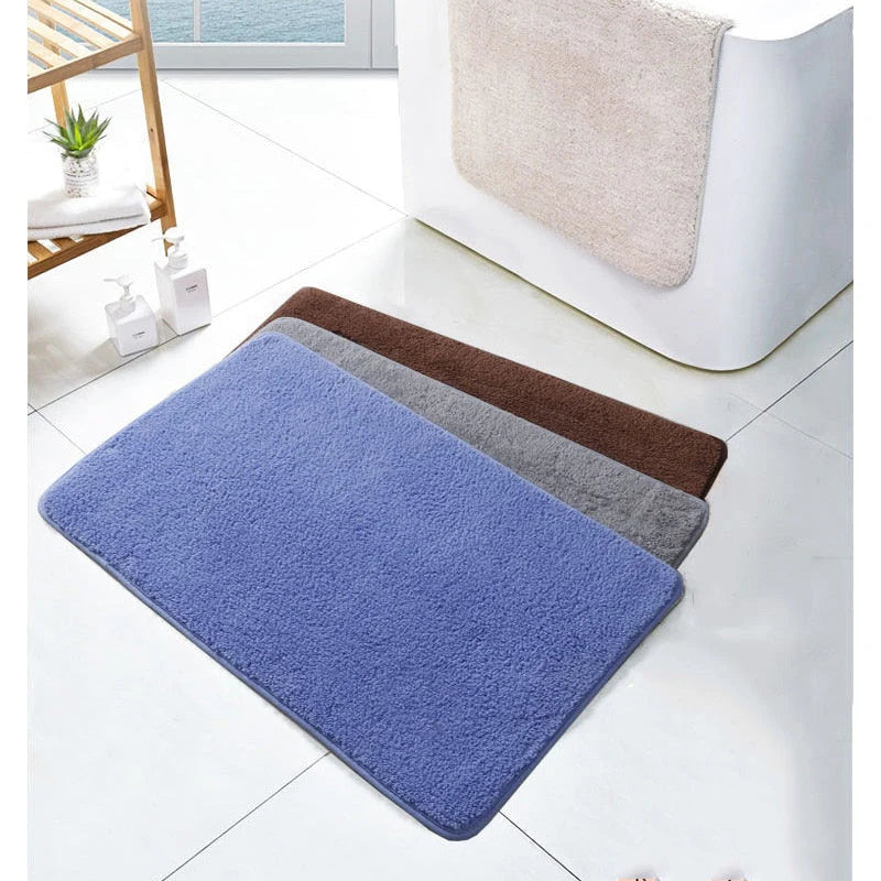 Tapis de bain moelleux au format compact